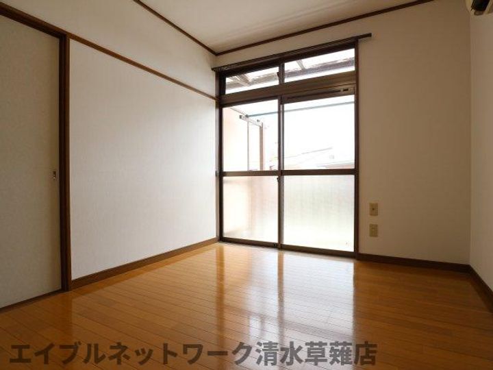 静岡県静岡市葵区瀬名1丁目(アパート)の賃貸物件18の居間