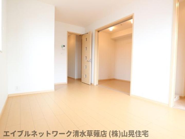 静岡県静岡市葵区瀬名3丁目(アパート)の賃貸物件105の居間