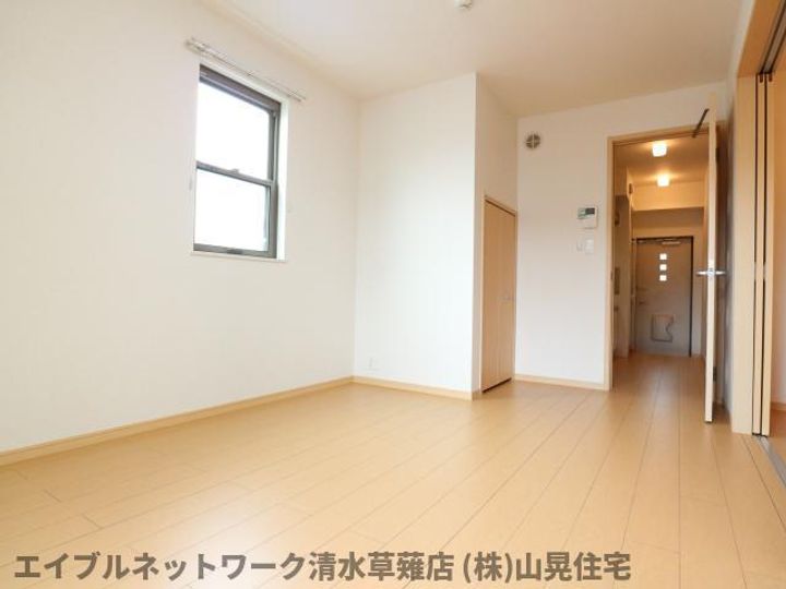 静岡県静岡市葵区瀬名3丁目(アパート)の賃貸物件105の居間