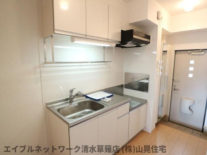 静岡県静岡市葵区瀬名3丁目(アパート)の賃貸物件105のキッチン