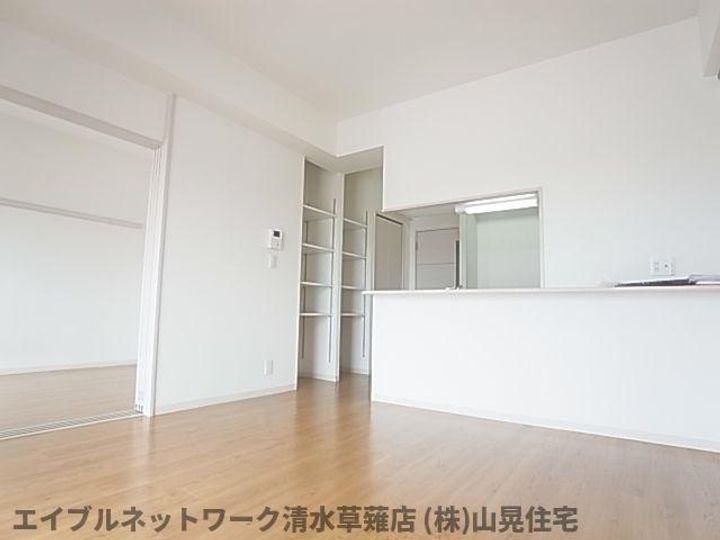 静岡県静岡市葵区瀬名川1丁目(マンション)の賃貸物件203の居間