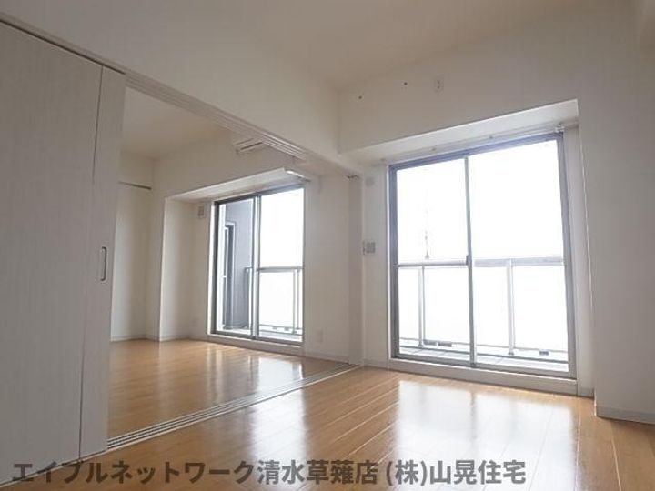 静岡県静岡市葵区瀬名川1丁目(マンション)の賃貸物件203の居間