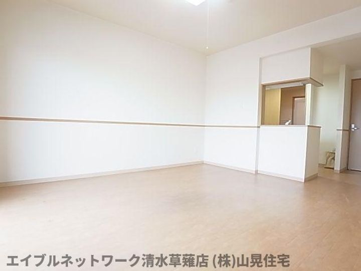静岡県静岡市葵区瀬名川3丁目(マンション)の賃貸物件203の居間