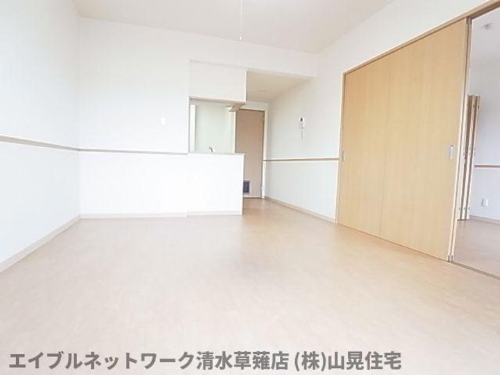 静岡県静岡市葵区瀬名川3丁目(マンション)の賃貸物件203の居間