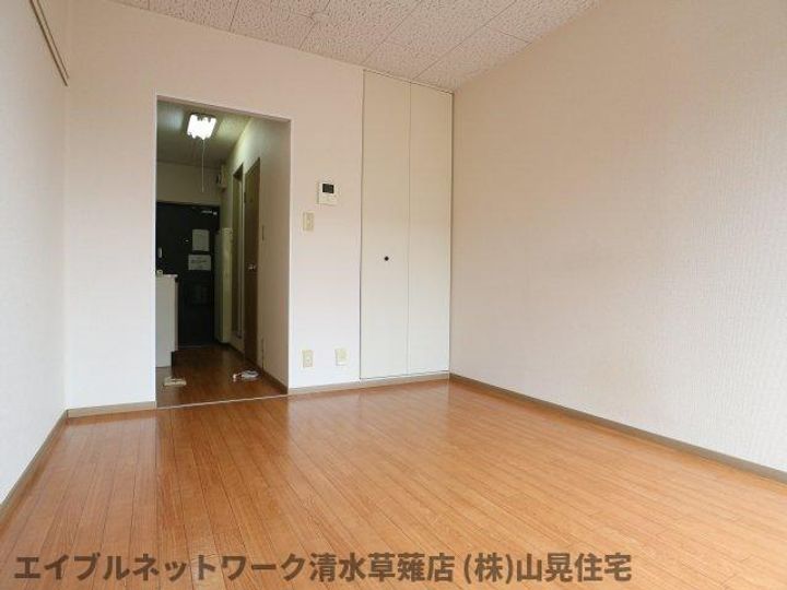 静岡県静岡市駿河区国吉田3丁目(アパート)の賃貸物件202の居間