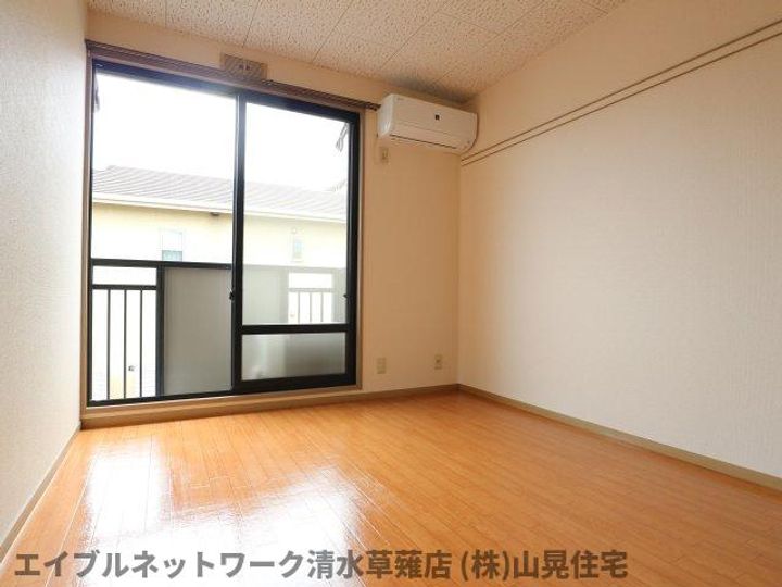 静岡県静岡市駿河区国吉田3丁目(アパート)の賃貸物件202の居間