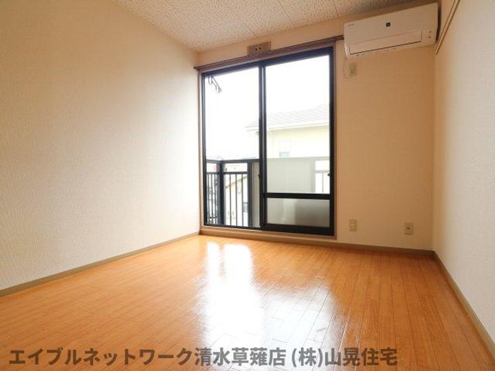 静岡県静岡市駿河区国吉田3丁目(アパート)の賃貸物件202の居間