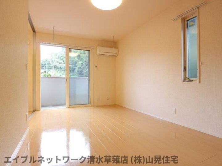 静岡県静岡市清水区草薙(アパート)の賃貸物件の居間