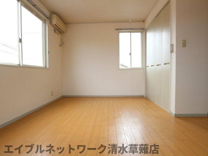 カレッジハウス昴203の居間