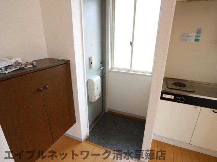 カレッジハウス昴203の玄関