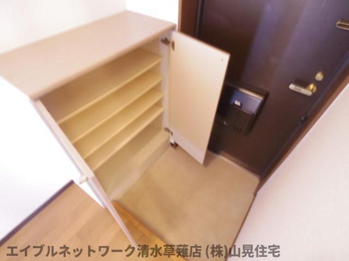 静岡県静岡市清水区草薙杉道2丁目(マンション)の賃貸物件303の玄関