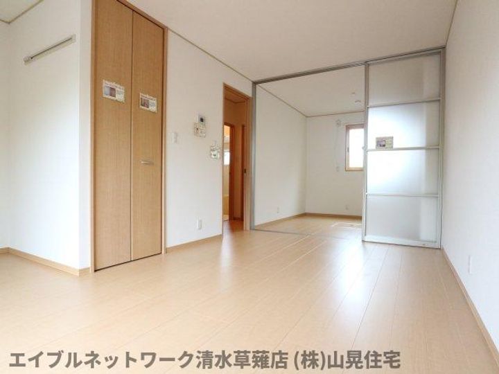 静岡県静岡市清水区草薙杉道2丁目(アパート)の賃貸物件102の居間
