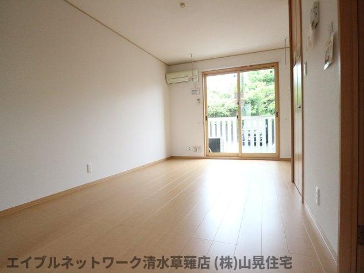 静岡県静岡市清水区草薙杉道2丁目(アパート)の賃貸物件102の居間