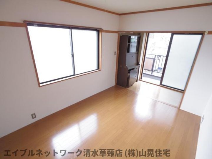 静岡県静岡市清水区草薙杉道3丁目(マンション)の賃貸物件103の居間