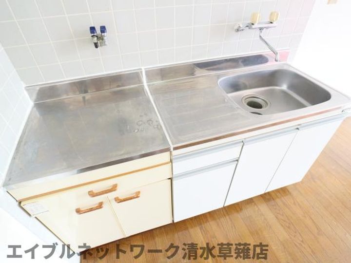 静岡県静岡市清水区七ツ新屋1丁目(アパート)の賃貸物件104のキッチン