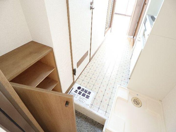 奈良県奈良市法蓮町(マンション)の賃貸物件の玄関