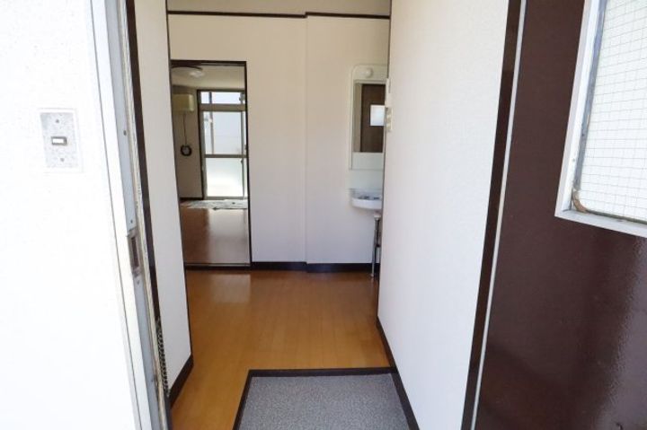 奈良県香芝市逢坂7丁目(アパート)の賃貸物件102の玄関