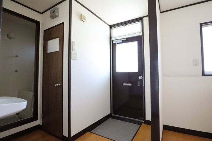 奈良県香芝市逢坂7丁目(アパート)の賃貸物件102の玄関