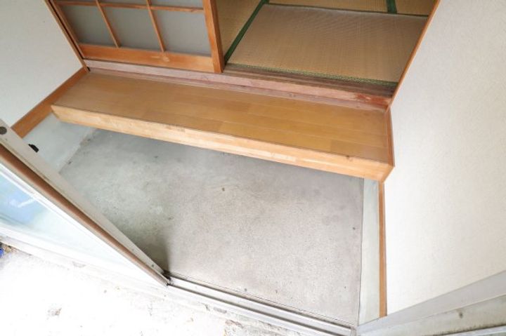 奈良県香芝市狐井(テラスハウス)の賃貸物件E5の玄関