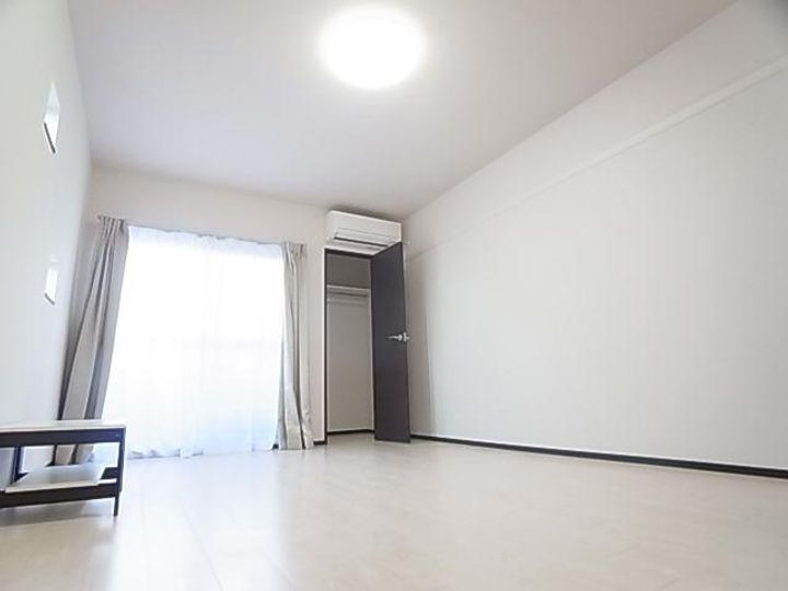 奈良県香芝市五位堂4丁目(アパート)の賃貸物件201の居間