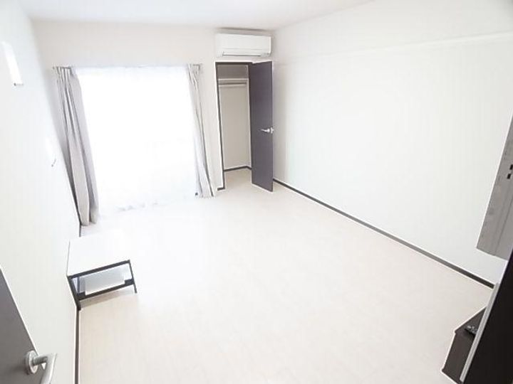 奈良県香芝市五位堂4丁目(アパート)の賃貸物件201の居間