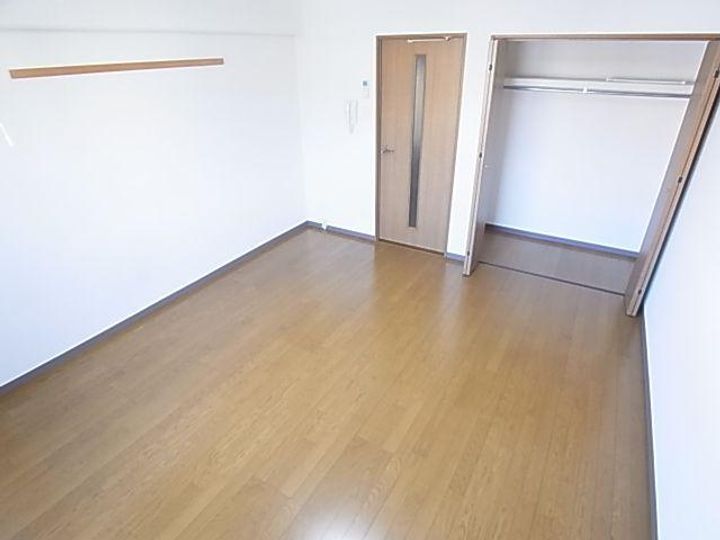 プティパレ301の居間