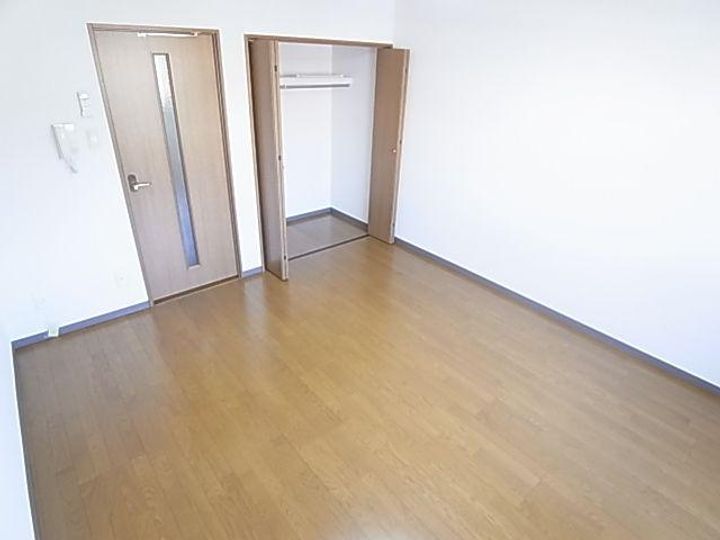 プティパレ301の居間