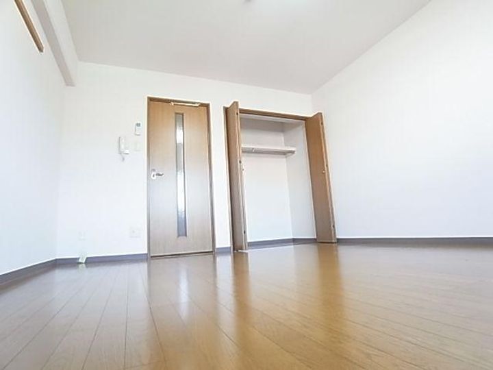 プティパレ301の居間