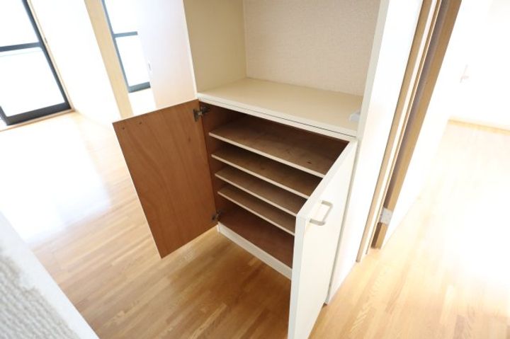 奈良県香芝市下田西1丁目(アパート)の賃貸物件203の玄関