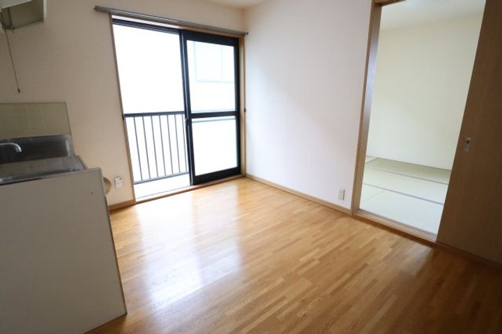 奈良県香芝市下田西1丁目(アパート)の賃貸物件203の居間