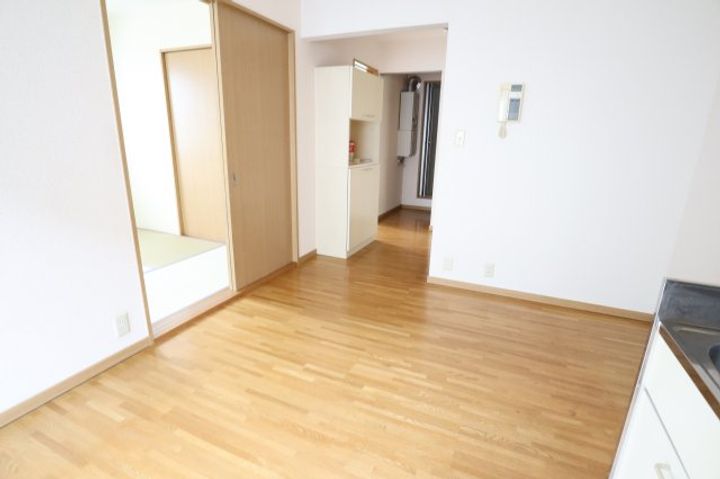 奈良県香芝市下田西1丁目(アパート)の賃貸物件203の居間