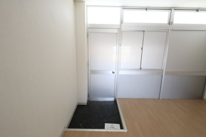 奈良県桜井市大字粟殿(マンション)の賃貸物件403の玄関