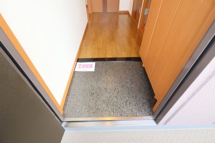 奈良県桜井市大字浅古(マンション)の賃貸物件201の玄関