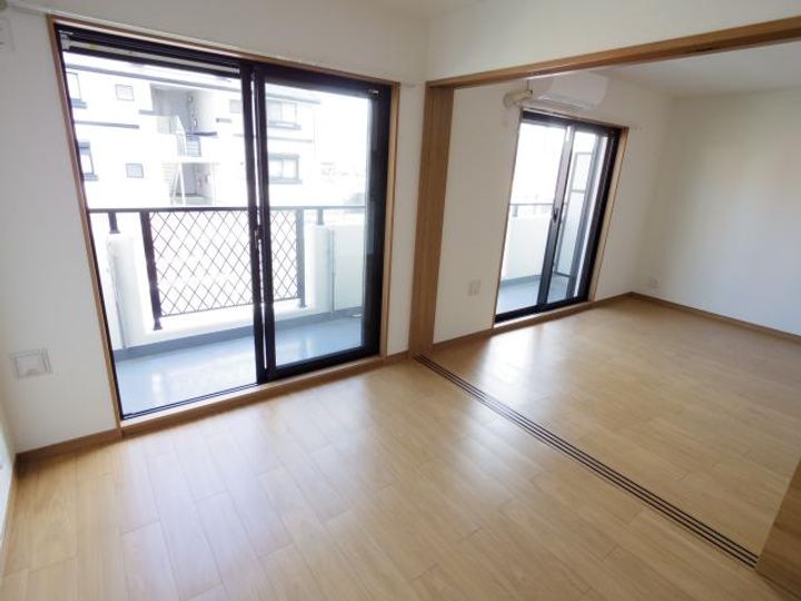 奈良県天理市前栽町(マンション)の賃貸物件の居間