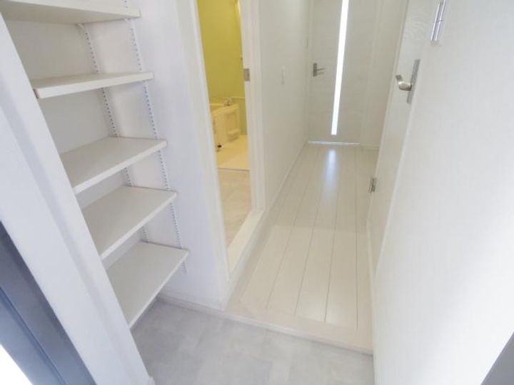 奈良県天理市川原城町(マンション)の賃貸物件の玄関