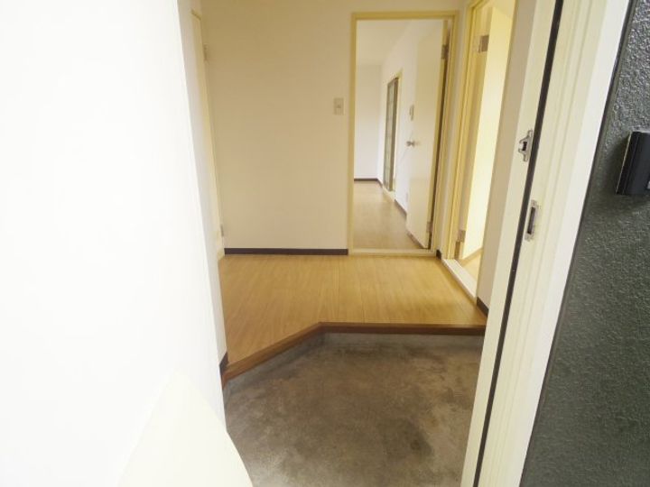 奈良県天理市勾田町(アパート)の賃貸物件の玄関