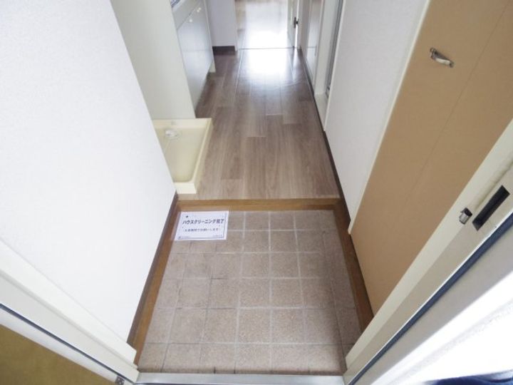 奈良県天理市指柳町(マンション)の賃貸物件の玄関