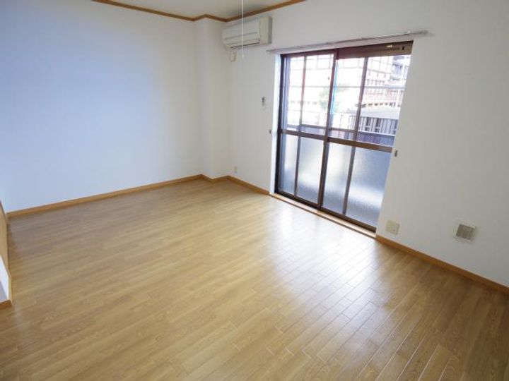 奈良県天理市田井庄町(アパート)の賃貸物件の居間