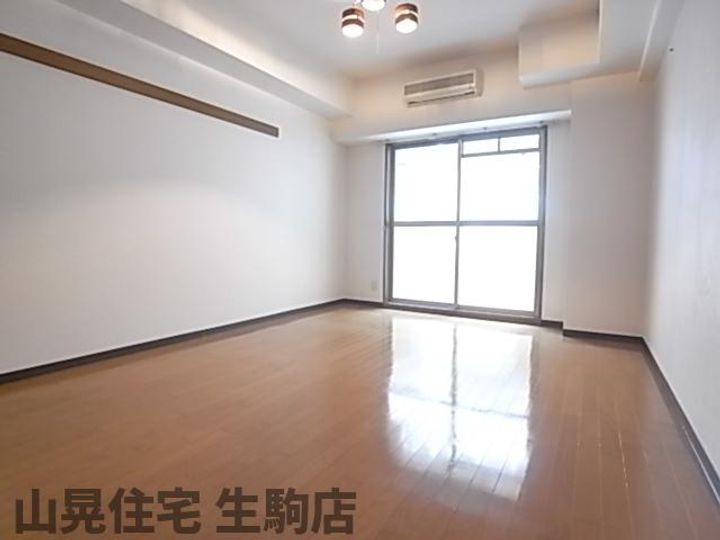 奈良県生駒市東新町(マンション)の賃貸物件411の居間
