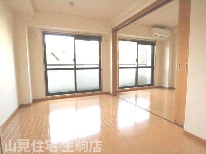 奈良県生駒市東松ケ丘(マンション)の賃貸物件302の居間