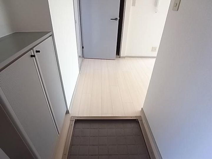 大阪府四條畷市田原台3丁目(アパート)の賃貸物件201の玄関