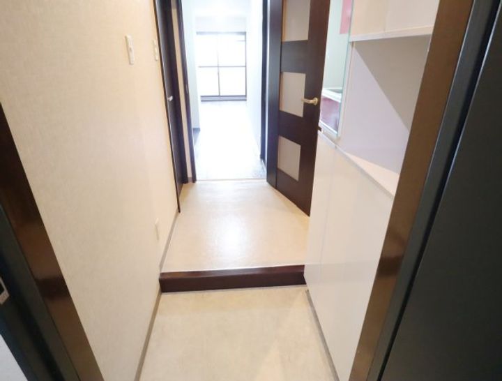 奈良県生駒市東生駒1丁目(マンション)の賃貸物件の玄関