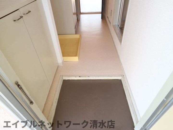 静岡県静岡市清水区青葉町(アパート)の賃貸物件の玄関