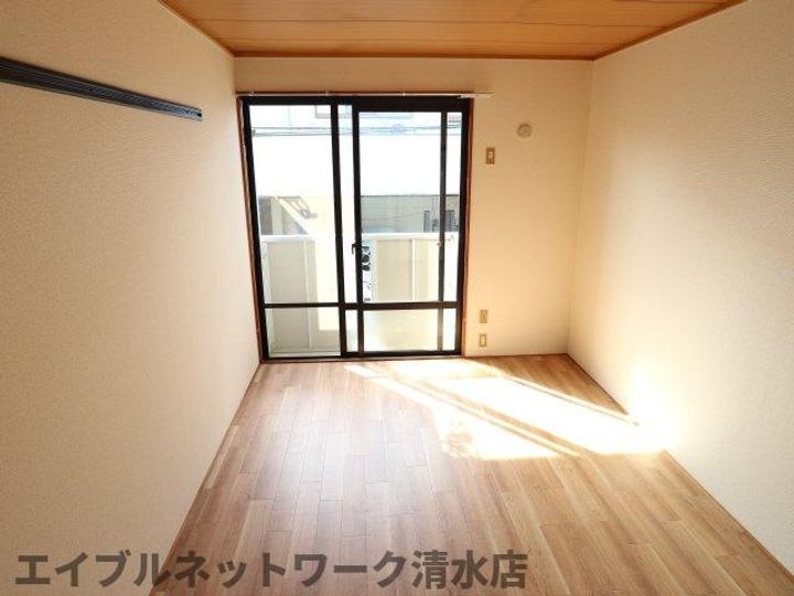 静岡県静岡市清水区青葉町(アパート)の賃貸物件の居間