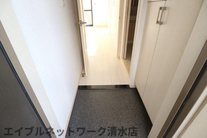 静岡県静岡市清水区飯田町(マンション)の賃貸物件の玄関