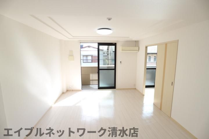 静岡県静岡市清水区飯田町(マンション)の賃貸物件の居間