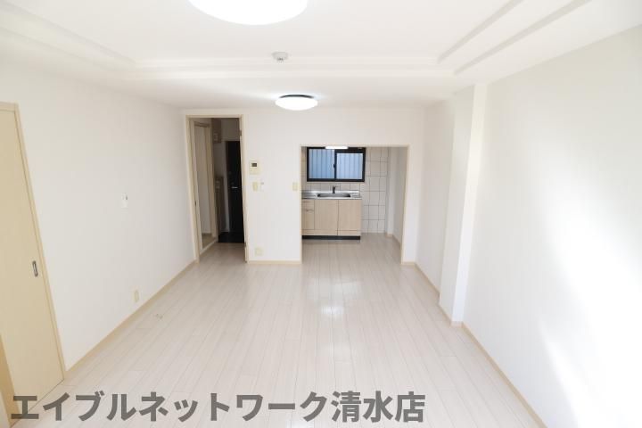静岡県静岡市清水区飯田町(マンション)の賃貸物件の居間