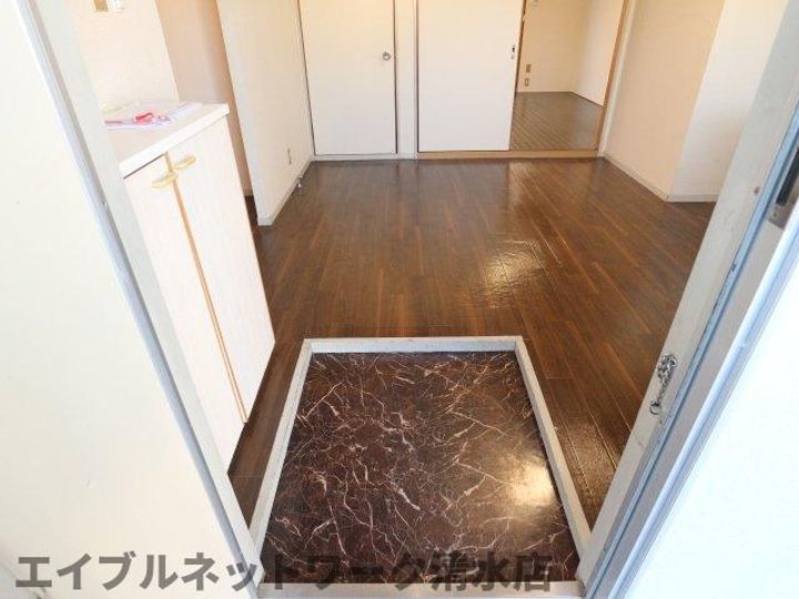 静岡県静岡市清水区追分2丁目(アパート)の賃貸物件の玄関