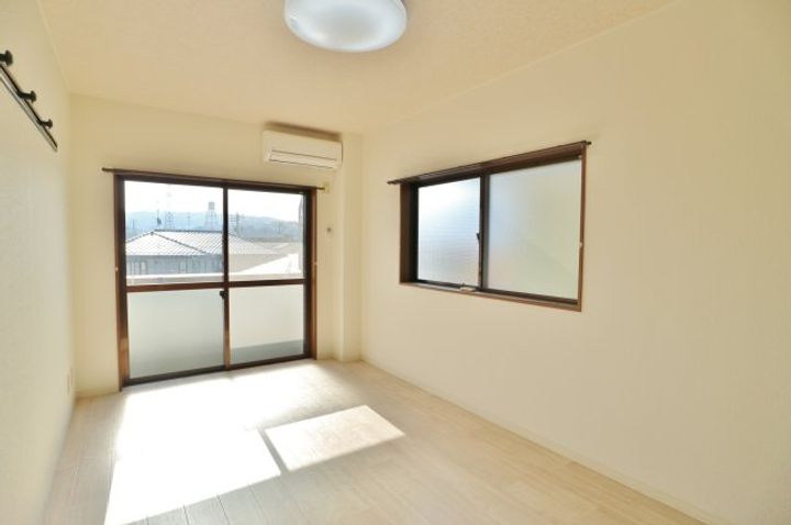 静岡県静岡市清水区大坪1丁目(マンション)の賃貸物件の居間