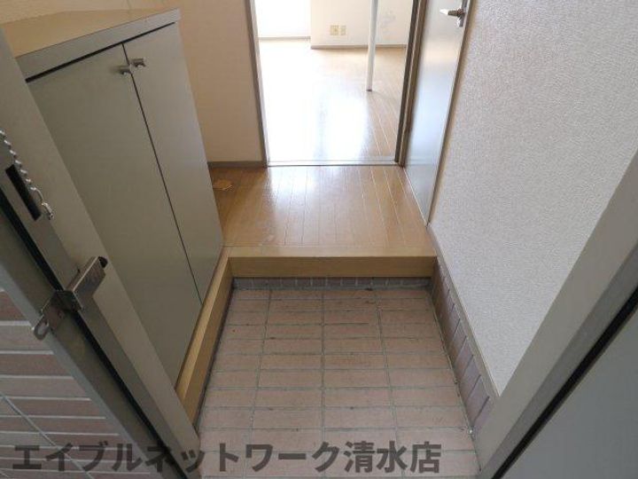 静岡県静岡市清水区岡町(マンション)の賃貸物件の玄関